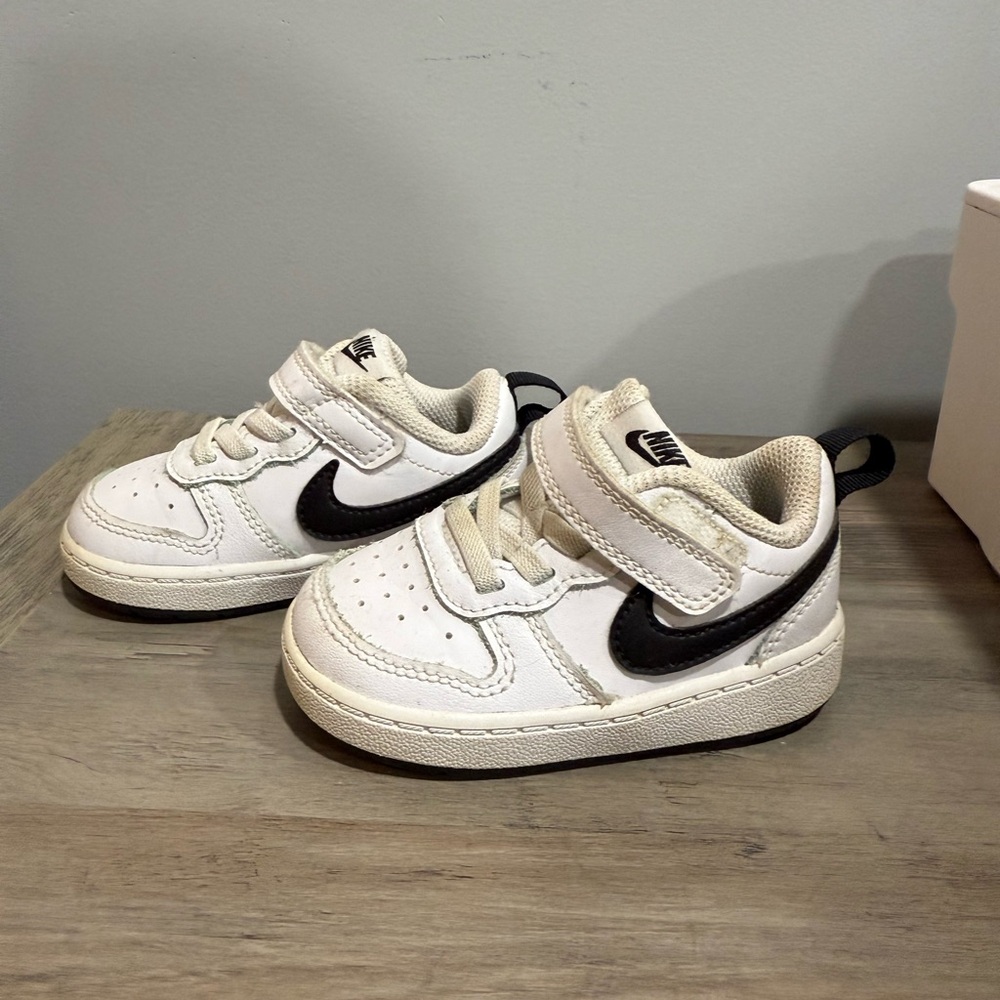 Infant Nikes size 5C